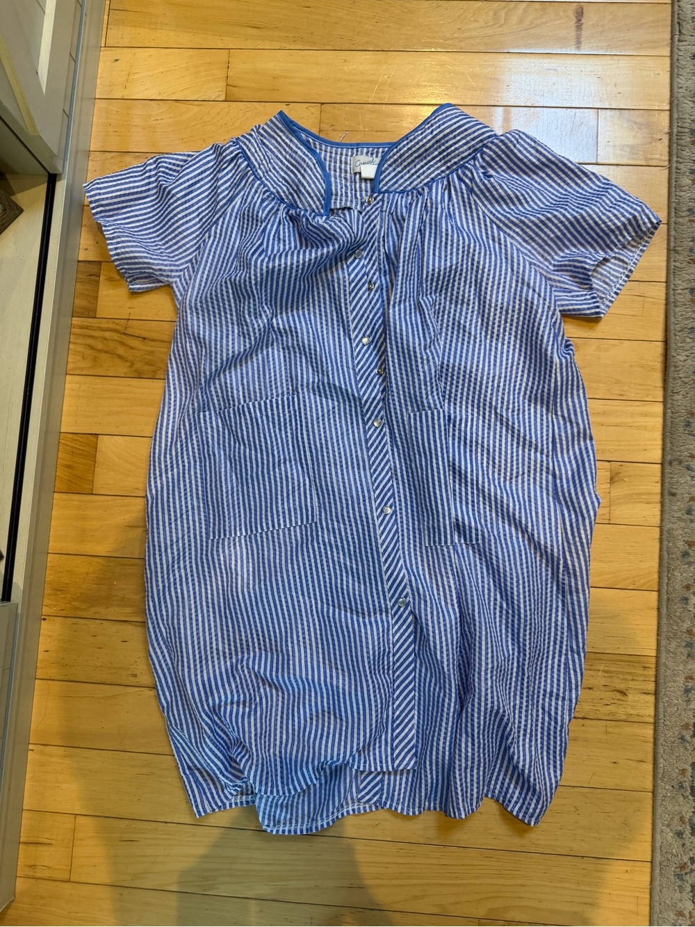 Casual Nights Women’s Snap button Short Sleeve nightgown blue stripe Size XL